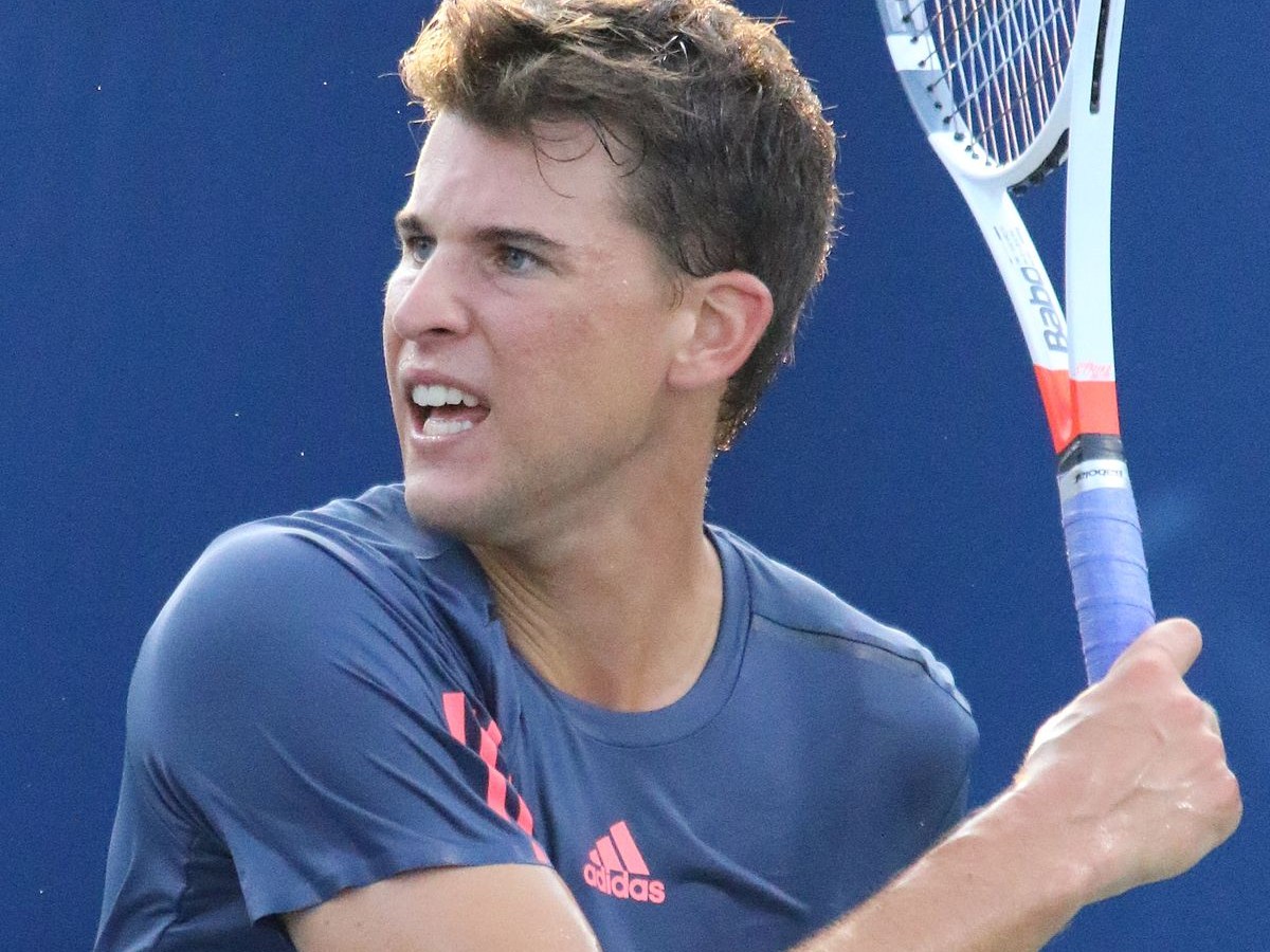 Thiem löi Djokovicin trillerissä, Federerille avausvoitto Lontoossa